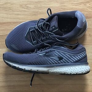 Brooks Ghost 12 Men's Gray Running Shoes size 10 Wide